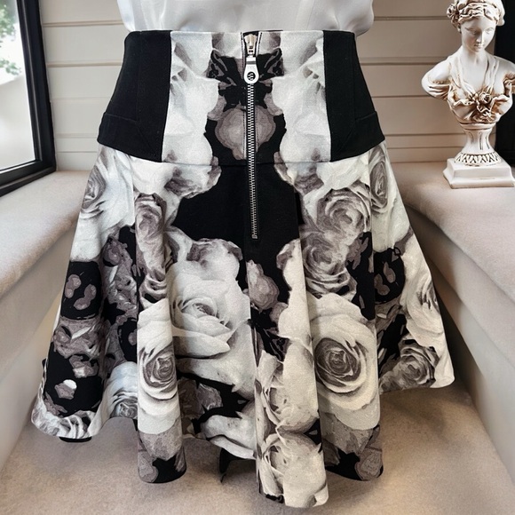 NWOT-L.A.M.B.- Floral Circle Skirt-6 - Picture 4 of 13